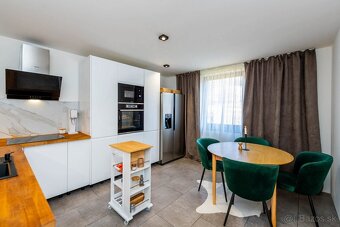 skvelý dom vo výbornej lokalite - 5