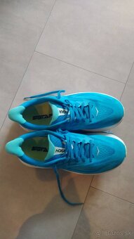 Predám nové bežecké topánky Hoka Cliffton 10 Wide + vložky - 5