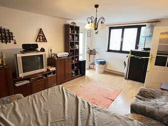 RD (4+1) s garážou a 1259 m2 pozemkom v Hubine - 5