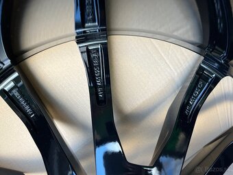 LAMBORGHINI URUS 23" Black, nové, originál  - 5