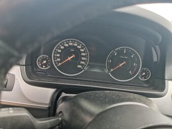 BMW F11 LCI 520xd rozpredam - 5
