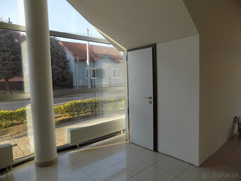 Obchodný priestor na frekventovanej ceste v N. Zámkoch 110m2 - 5