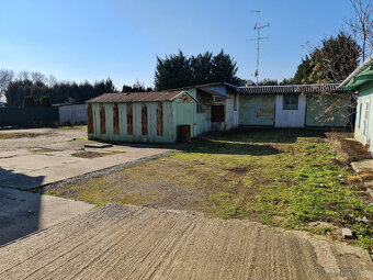Rožný pozemok 1006 m2 s veľkým, starším RD, sklad, garáž, vh - 5