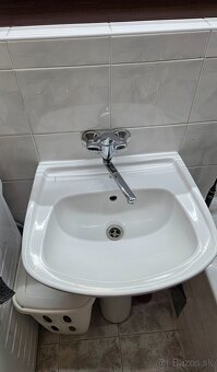 Predám wc, vaňu, kúpeľňovu skrinku s košom, zrkadlo - 5