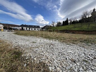 Veľký pozemok v centre obce Ďurďoš - 5