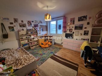 Predáme rodinný dom v centre obce Bolešov - 5