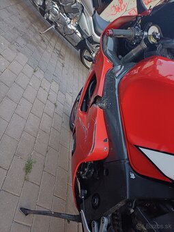 Suzuki GSXR750 - 5