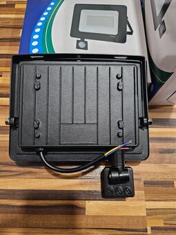 LED, reflektor, halogen, pohybovy senzor - 5