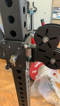 HALF RACK s PROTISMERNÝMI KLADKAMI+MULTIPPRESS - 5
