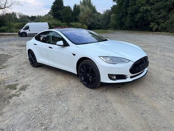 Tesla Model S P85 - Nabíjení ZDARMA - 5