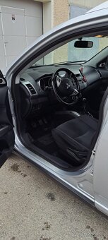 Mitsubishi Outlander  4x4 - 5