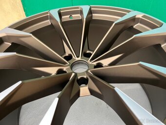 LAMBORGHINI URUS 23" Bronze, nové, originál  - 5