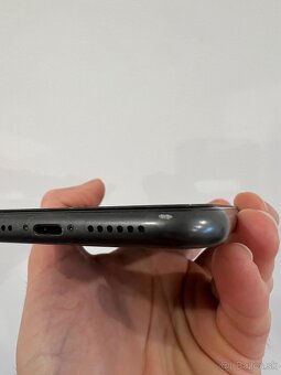 Predám Apple Iphone 11, 128 GB Black - 5