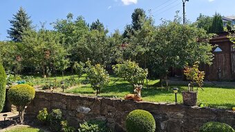 Rodinný dom s veľkou záhradou, terasou a galériou - 5