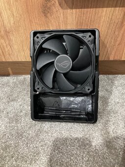 Predám PC ventilátory - Asus, Artic, Fractal - 5