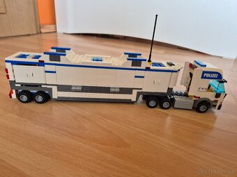 LEGO City 7743 Policajný kamión - 5