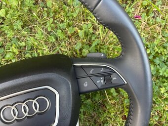 AUDI VOLANT VYHRIEVANÝ S AIRBAGOM A F1 PADLAMI - 5
