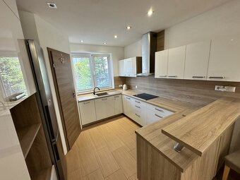4 izbový rodinný dom 153 m2 + zasklená terasa 24 m2, garáž - 5