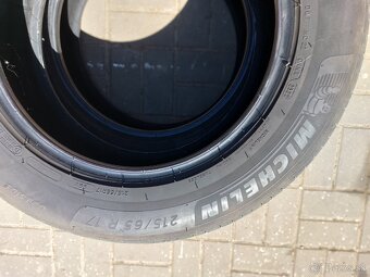 Predám pneumatiky215/65R17 99V - 5