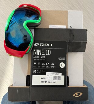 Predám lyžiarsku prilbu GIRO + okuliare zadarmo - 5
