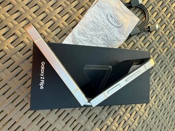 Samsung Galaxy Z FLIP 6 Top stav - 5
