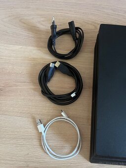 Playstation 4 Pro 1TB + ovládače , kabeláž a hry - 5