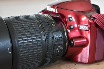 Nikon d3200 RED s VR objektivom nikkor 18 - 105 AF - 5 tis.s - 5