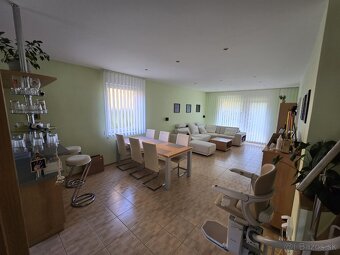 REZERVOVANE - 3 podlažný, 7 izbový RD s bazénom a garážou - 5