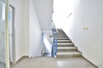 Predaj administratívna budova 1200 m²,s pozemkom na výstavbu - 5