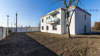POSLEDNÝ VOĽNÝ BYT Predaj 3izb bytov s pozemkom a 2x parkin - 5