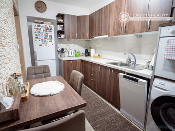 REZERVOVANÉ- 3-izbový, nadštandardne veľký byt s balkónom -  - 5