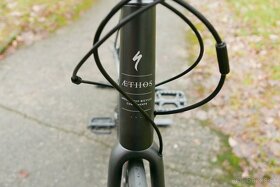 Predám cestný karbonový bicykel Specialized Aethos - 5