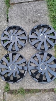 Puklice r16 a r15 original SKODA. - 5