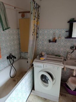 Na predaj 3-izbový byt s podkrovím, garážou a záhradou – Nov - 5