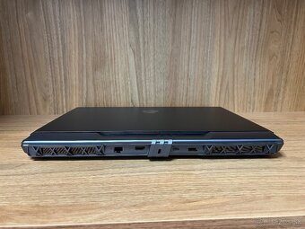 MSI Vector 16 HX A13VHG - 5