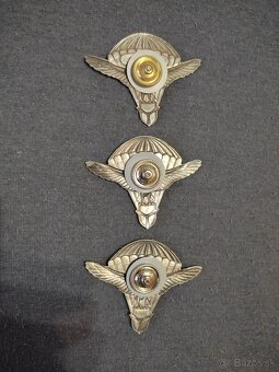 3 odznaky vysadkar ASR a 2 odznaky za vernosť - 5