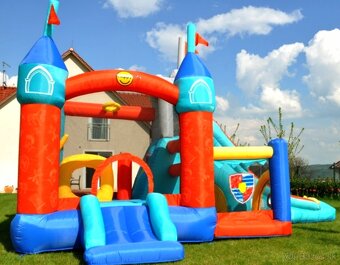 Skákací hrad, cukrová vata - 5