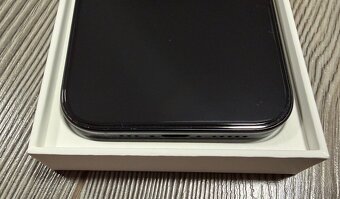 iPhone 16 Pro 128 GB čierny titán - 5