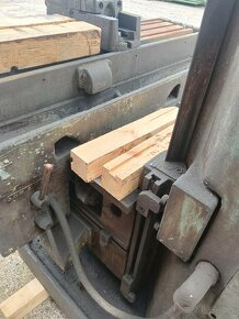 Frézka na kov litinová F2-250 TOS Korea - 5