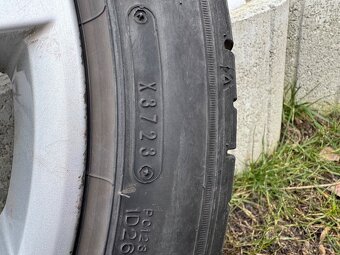 225/45R17 - 5