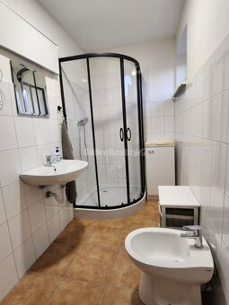 REZERVOVANÉ-objekt na bývanie aj podnikanie v centre obce Te - 5