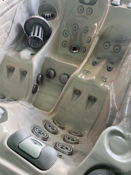 Hydromasážna vírivka pre 3 osoby s ovládaním BALBOA - 5