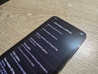 Samsung S23 256gb plnefunkcny ale displej ma vela skrabancov - 5