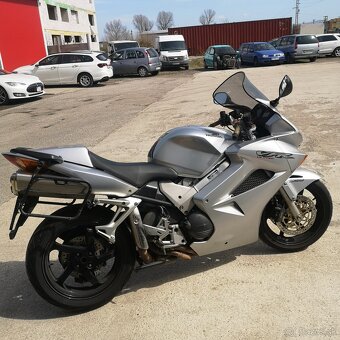 Honda VFR800 - 5