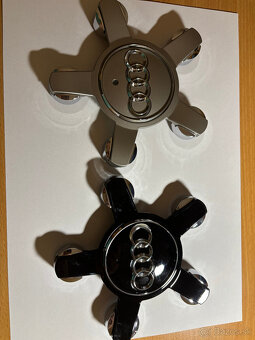 Stredové krytky (pukličky) Audi - 4F0601165N a 8R0601165 - 5