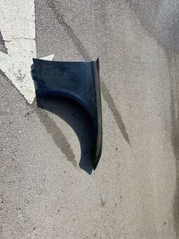 Pravý predný blatník Mercedes CLS w219 c219 - 5