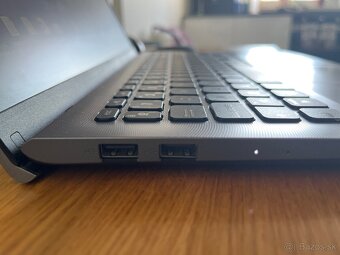 Asus VivoBook 15 - 5