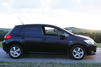 Predám Toyota Auris 1,6i benzín - 5