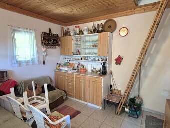 Záhradka s murovanou chatkou v blízkosti rieky Váh - 5