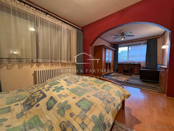 Atypický, priestranný rodinný dom v tichej časti Komárna - 5